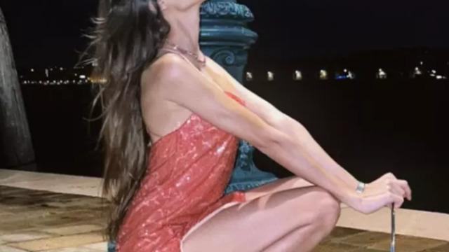 Parti tarzı olay oldu! Dilan Çiçek Deniz file eteğiyle Cannes'a damga vurdu