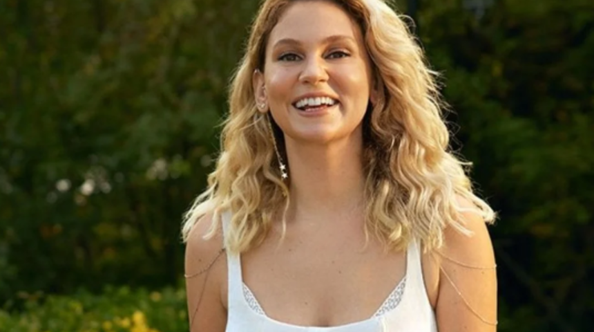 Farah Zeynep Abdullah v&uuml;cudundaki morluklarla korkuttu! Yorum yağdı