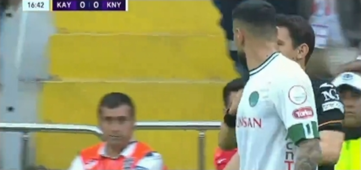 Kayserispor Başkanı Ali Çamlı sahaya girdi, Halil Umut Meler'in üzerine yürüdü! G2