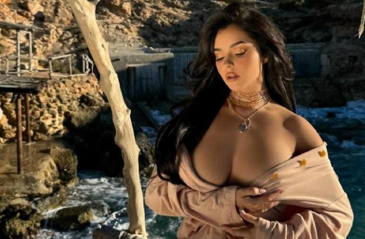 Kıvrımlı model Demi Rose iddialı pozu ile sosyal medyayı salladı! 18805388-728xauto