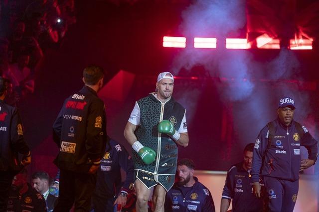 Oleksandr Usyk dünya ağır sıklet şampiyonu oldu! Tyson Fury'den gündem olacak sözler 640xauto