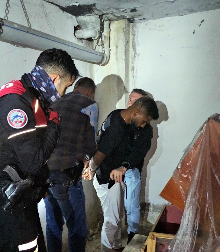 Edirne'de rehine operasyonu! 3 Pakistanlı 'ayda 180 bin lira kazanacaksın' diyerek bir Hindistanlıyı kaçırdı G2