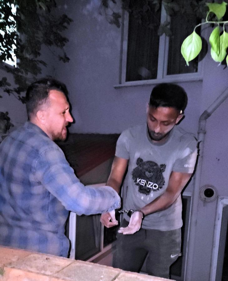 Edirne'de rehine operasyonu! 3 Pakistanlı 'ayda 180 bin lira kazanacaksın' diyerek bir Hindistanlıyı kaçırdı G4