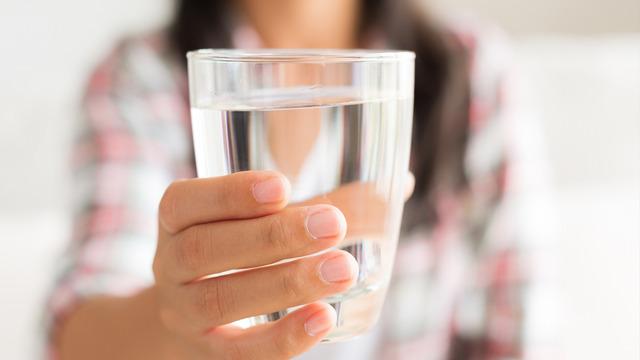 Peş peşe zamlarla damacana suyun fiyatı ikiye katlandı! Bir bardak su cep yaktı! 