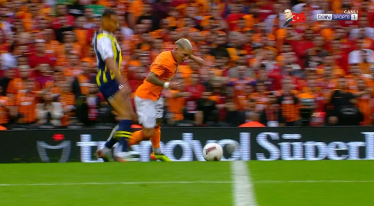 SON DAKİKA: Fenerbahçe, Galatasaray karşısında 22. dakikada 10 kişi kaldı! Hakem Arda Kardeşler'in o kararı maçın önüne geçti G3