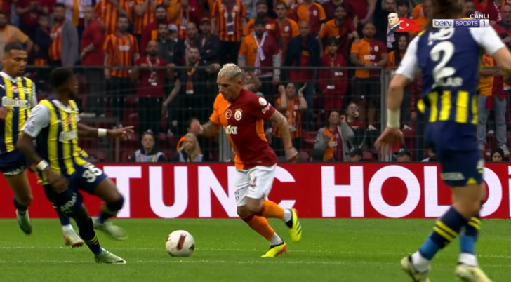SON DAKİKA: Fenerbahçe, Galatasaray karşısında 22. dakikada 10 kişi kaldı! Hakem Arda Kardeşler'in o kararı maçın önüne geçti G5