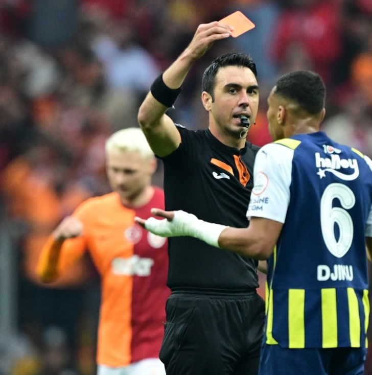 SON DAKİKA: Fenerbahçe, Galatasaray karşısında 22. dakikada 10 kişi kaldı! Hakem Arda Kardeşler'in o kararı maçın önüne geçti G1