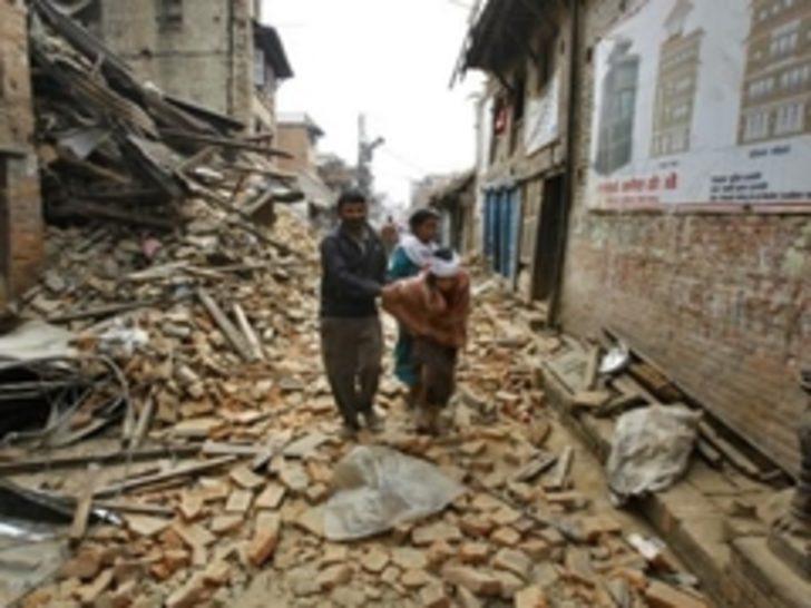 Nepal'de deprem sonrası ölü sayısı artıyor