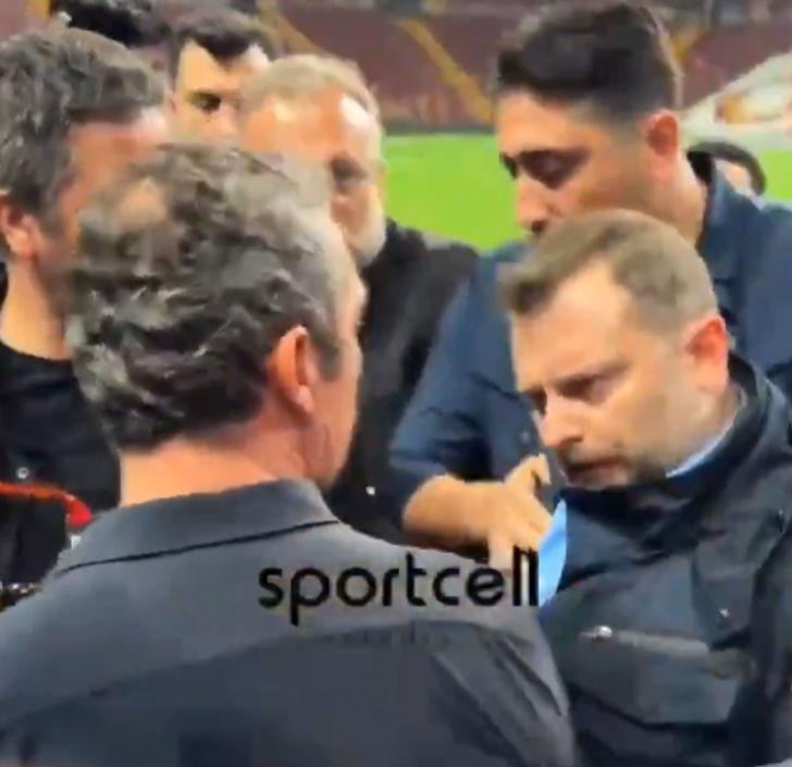 GALATASARAYLI YÖNETİCİLERE KÜFÜR!