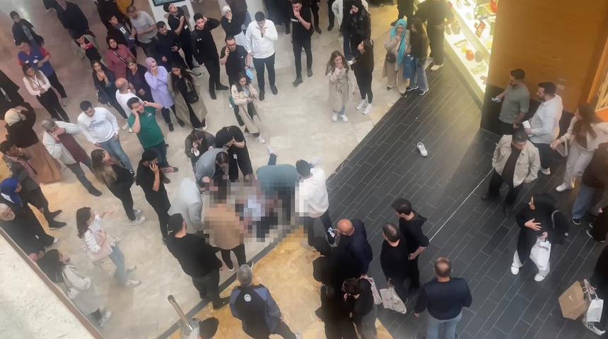 Bayrampaşa'daki AVM'de korkunç olay! Yemek katından atlayan kişi ağır yaralandı
