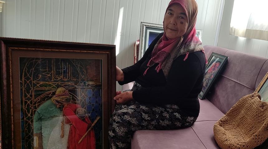 Depremzede kadının tutkusu ge&ccedil;im kaynağı oldu! Tanesi 3 ila  5 bin TL arasında değişiyor "Evde oturan kadınlar yapabilir"