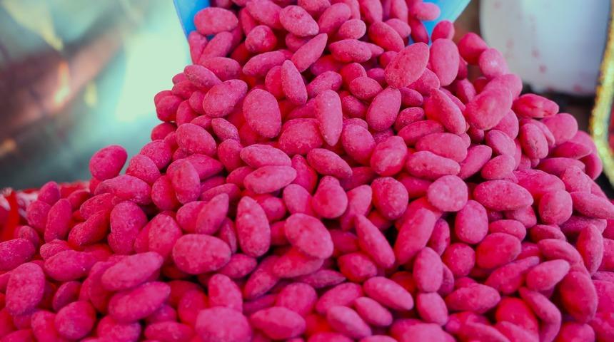 Türkiye’de sadece Elazığ’da üretiliyor: Vişneli badem şekerine ilgi büyük