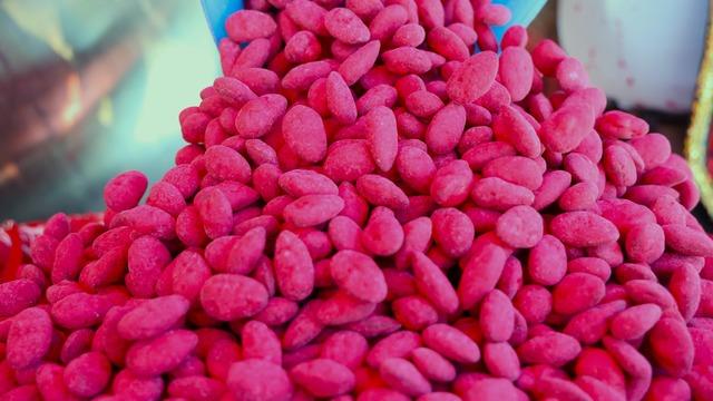 Türkiye’de sadece Elazığ’da üretiliyor: Vişneli badem şekerine ilgi büyük