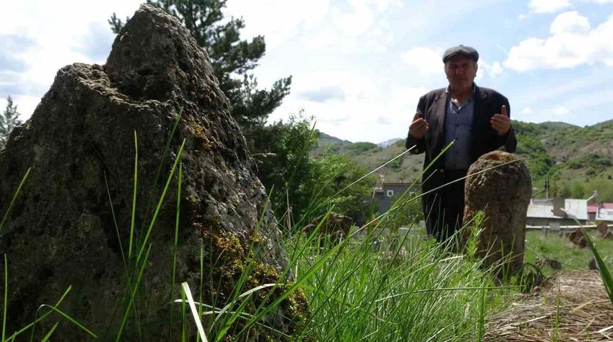 100 yıldır gizemini koruyor! Köydekiler gelip gittikçe dua ediyor