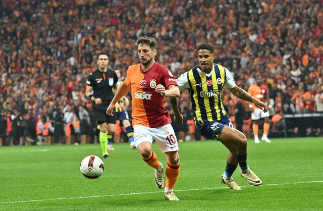 Fenerbahçe ile Galatasaray'ın şampiyonluk yarışında ikili averaj devreye girdi! İşte iki takımın da şampiyonluk ihtimalleri... 640xauto