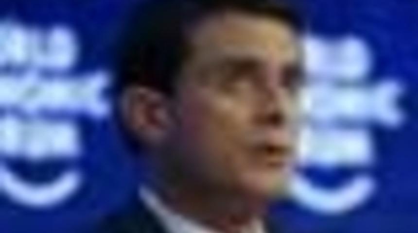 Fransa Başbakanı: &Uuml;niversitede baş&ouml;rt&uuml;s&uuml; yasağından yanayım