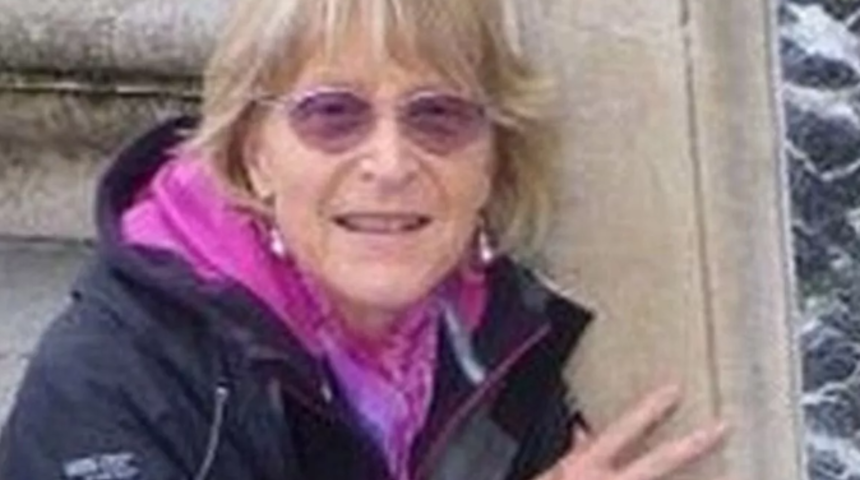 Bir anda dalgaların arasında kayboldu! Arkadaşlarının gözünün önünde köpek balığı tarafından bütünüyle yutuldu