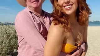 İlişkilerini eleştirenlere sosyal medyadan yanıt verdi! 63 yaşındaki şeker babama aşık oldum bu gerçek