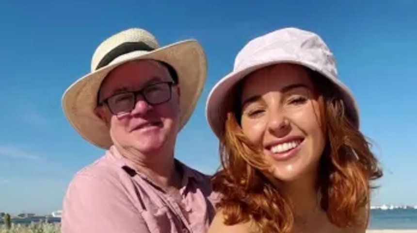 İlişkilerini eleştirenlere sosyal medyadan yanıt verdi! "63 yaşındaki şeker babama aşık oldum bu gerçek"