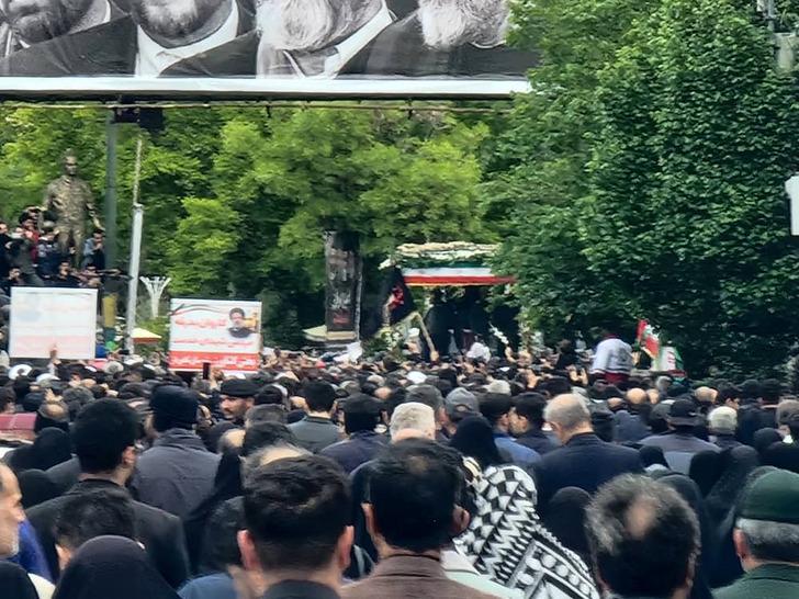 İran’da Reisi için cenaze töreni! İzdiham yaşanıyor: Ağıtlar yakıp, akın ettiler... G1