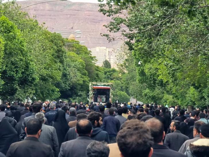 İran’da Reisi için cenaze töreni! İzdiham yaşanıyor: Ağıtlar yakıp, akın ettiler... G3