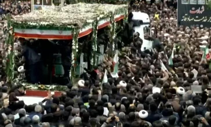 İran’da Reisi için cenaze töreni! İzdiham yaşanıyor: Ağıtlar yakıp, akın ettiler... G4