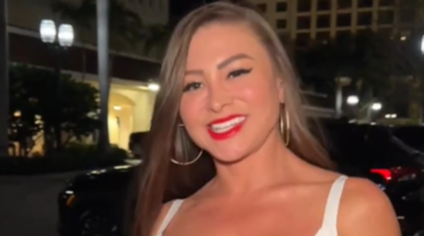 Sosyal medya fenomeni Francia James 'Bedava sarılma' tişörtüyle sokak sokak gezdi! Doğum günü kutlaması gündem yarattı