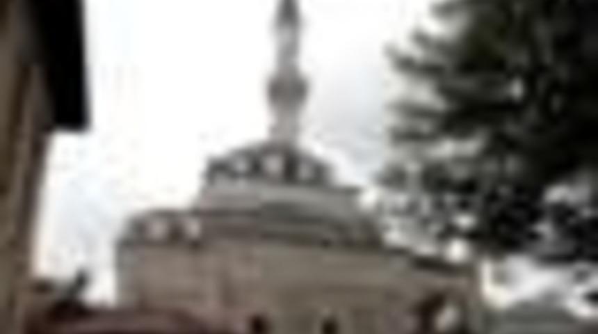 Bosna'da 1990'larda yıkılan tarihi cami yeniden açıldı
