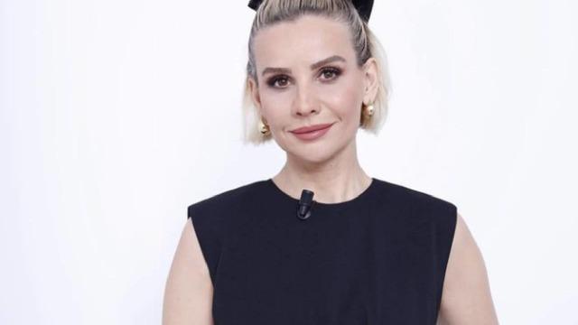 Esra Erol kardeşleriyle davette! Üçü de birbirinin kopyası...