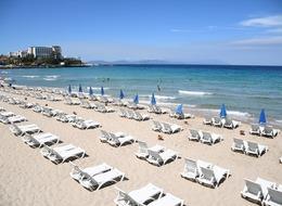 Meşhur tatil bölgesinde şezlong ve şemsiye artık bedava! 10 yıllık anlaşma imzalandı