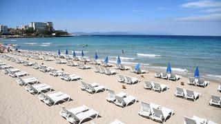 Meşhur tatil bölgesinde şezlong ve şemsiye artık bedava! 10 yıllık anlaşma imzalandı