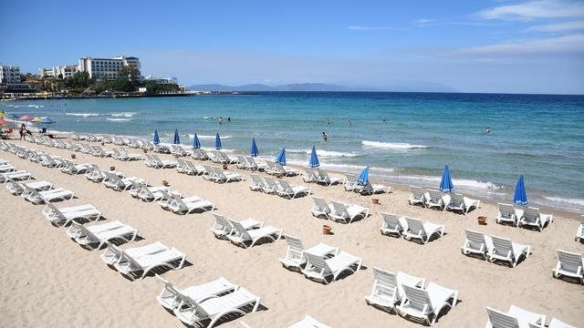 Meşhur tatil bölgesinde şezlong ve şemsiye artık bedava! 10 yıllık anlaşma imzalandı