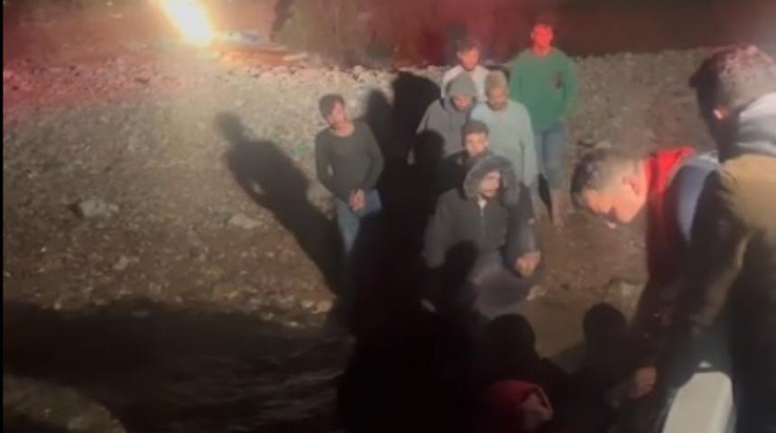 İzmir'de adada bulunan 17 düzensiz göçmen kurtarıldı