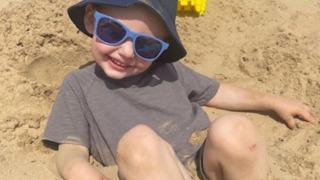 3 yaşındaki çocuk ailesinin çiftliğinde traktörün altında kalarak hayatını kaybetti! Baba hakkındaki suçlamaları reddetti