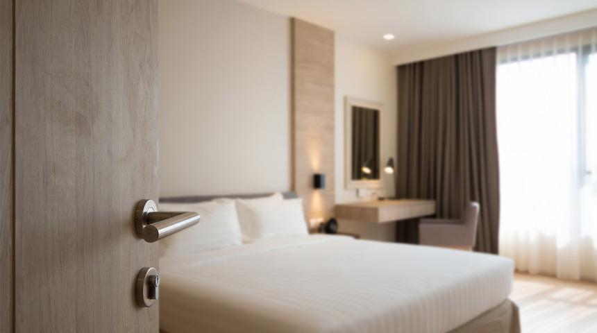 Otelde kız arkadaşıyla 81 g&uuml;n boyunca konakladı! &Uuml;cret &ouml;dememek i&ccedil;in bu y&ouml;ntemi kullandı... İlgin&ccedil; olayın adresi: Arnavutk&ouml;y