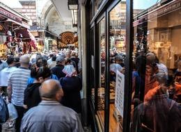 500 liraya yaklaştı, talepte gram azalma yok! Metrelerce kuyruk oluştu: ‘Yapılan zam çok değil…’