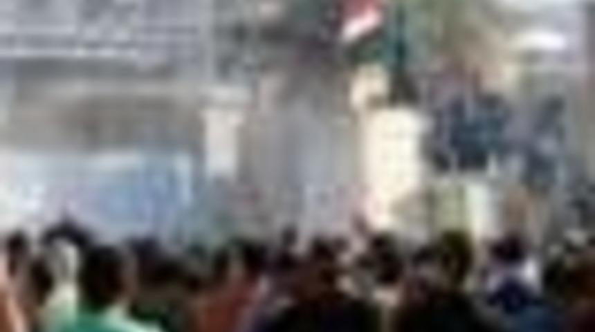 Irak'ta Sadr yanlısı eylemciler Yeşil Bölgeyi bastı