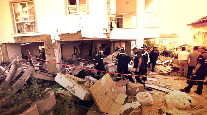 Ev sahibine kızıp evi havaya u&ccedil;urmuştu! Kiracının &uuml;t&uuml; ve doğal gazlı planı şaşkına &ccedil;evirdi... Komşuları patlama anını anlattı