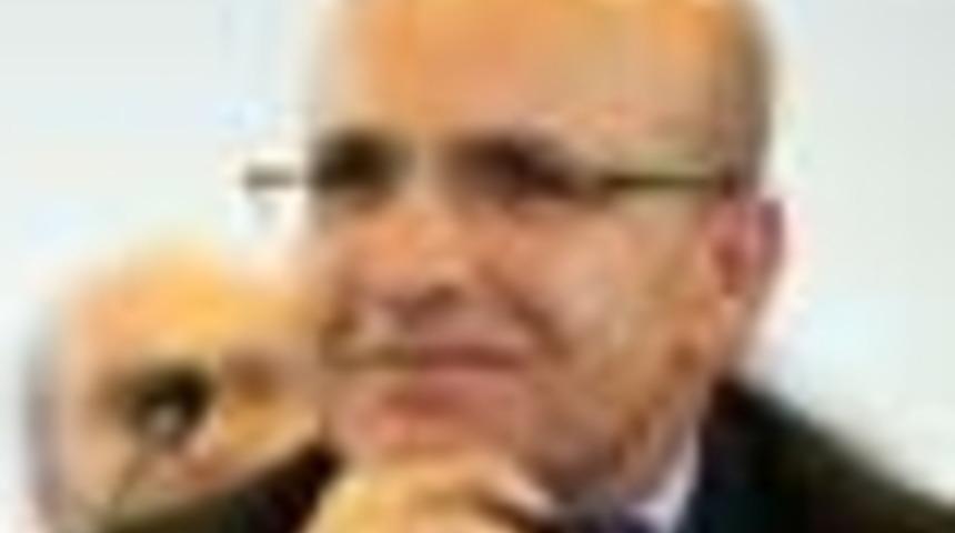 FT: Binali Yıldırım yatırımcılara güven aşılamaya çalışıyor