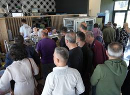 Fahiş fiyat değil bu kez indirim! 3 çeşit yemeğin fiyatı şaşırttı! Restoranın önünde kuyruk oluştu