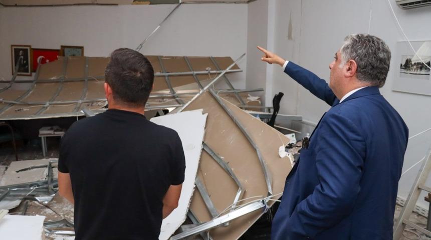 Yalova'da nikah dairesinin tavanı çöktü! Yaralılar var