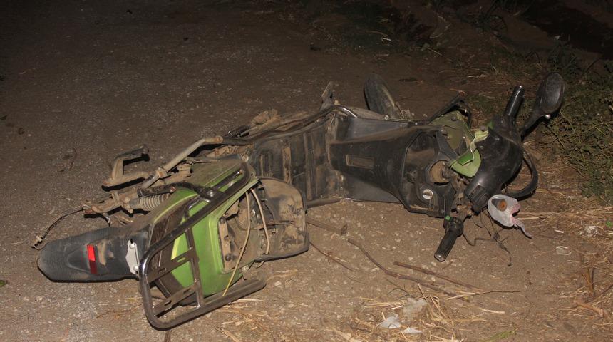 İzmir'de otomobille çarpışan elektrikli bisikletteki 2 çocuk ağır yaralandı