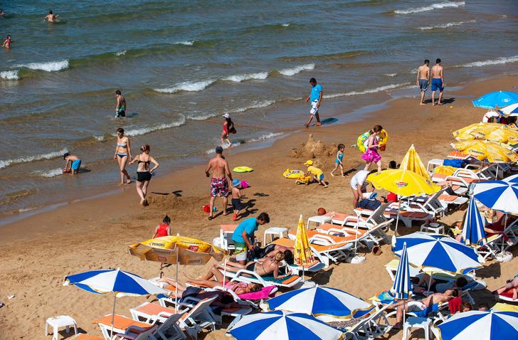 Ne Çeşme ne Bodrum... İstanbul'da bile plajlar cep yakıyor! Tatilde şehirde kalanlar için de fiyatlar 1000 TL'yi buluyor