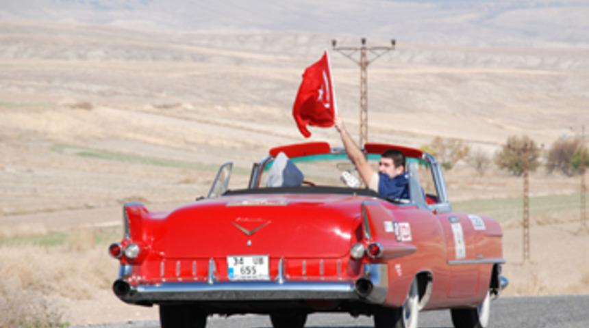 Klasik otomobillerin Cumhuriyet rallisi