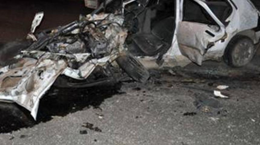 D&uuml;ğ&uuml;n yolunda kaza: 5 &ouml;l&uuml;