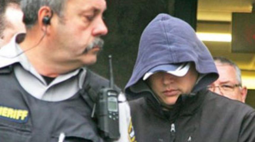 NATO'yu 3 bin dolara sattı