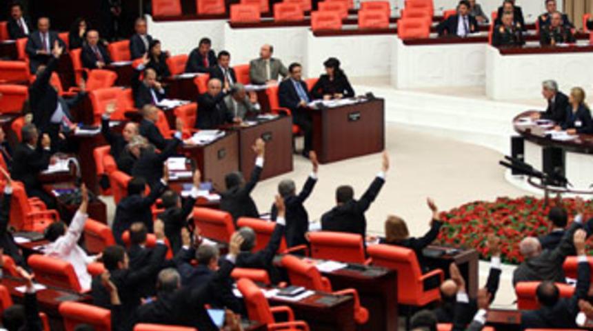 Meclis'te &lsquo;Kafirun&rsquo; gerilimi