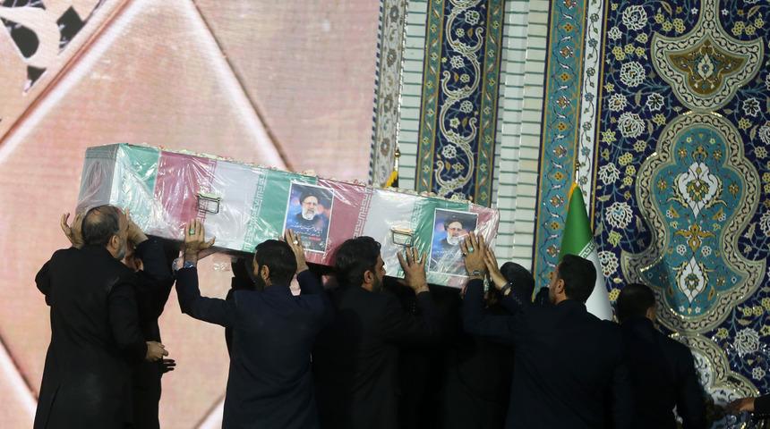 İran Cumhurbaşkanı Reisi, Meşhed'teki İmam Rıza Türbesi'nde defnedildi