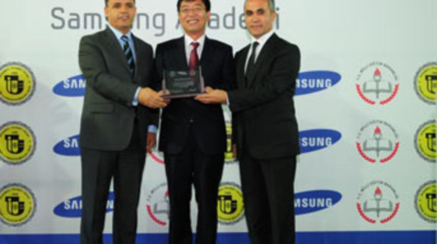 Samsung'dan gen&ccedil;lere b&uuml;y&uuml;k destek