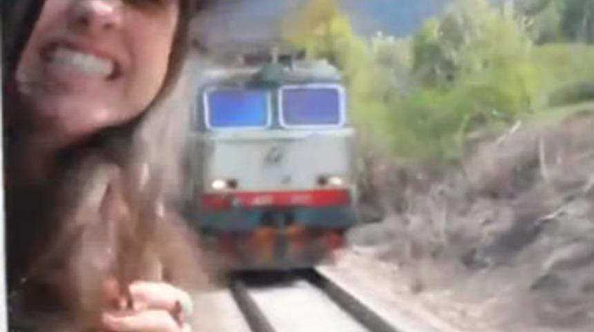 Az kalsın kafası kopuyordu!